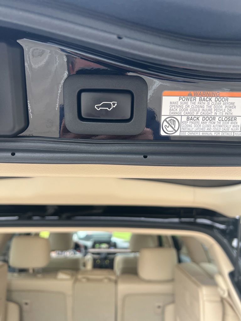 Used 2021 Lexus LX 570 4WD w/ Luxury Package image 25