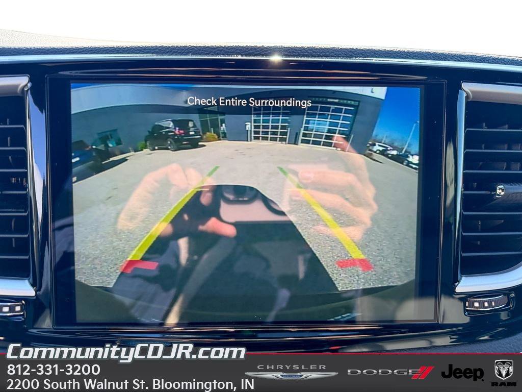 New 2026 Chrysler Pacifica Select AWD/4WD image 16