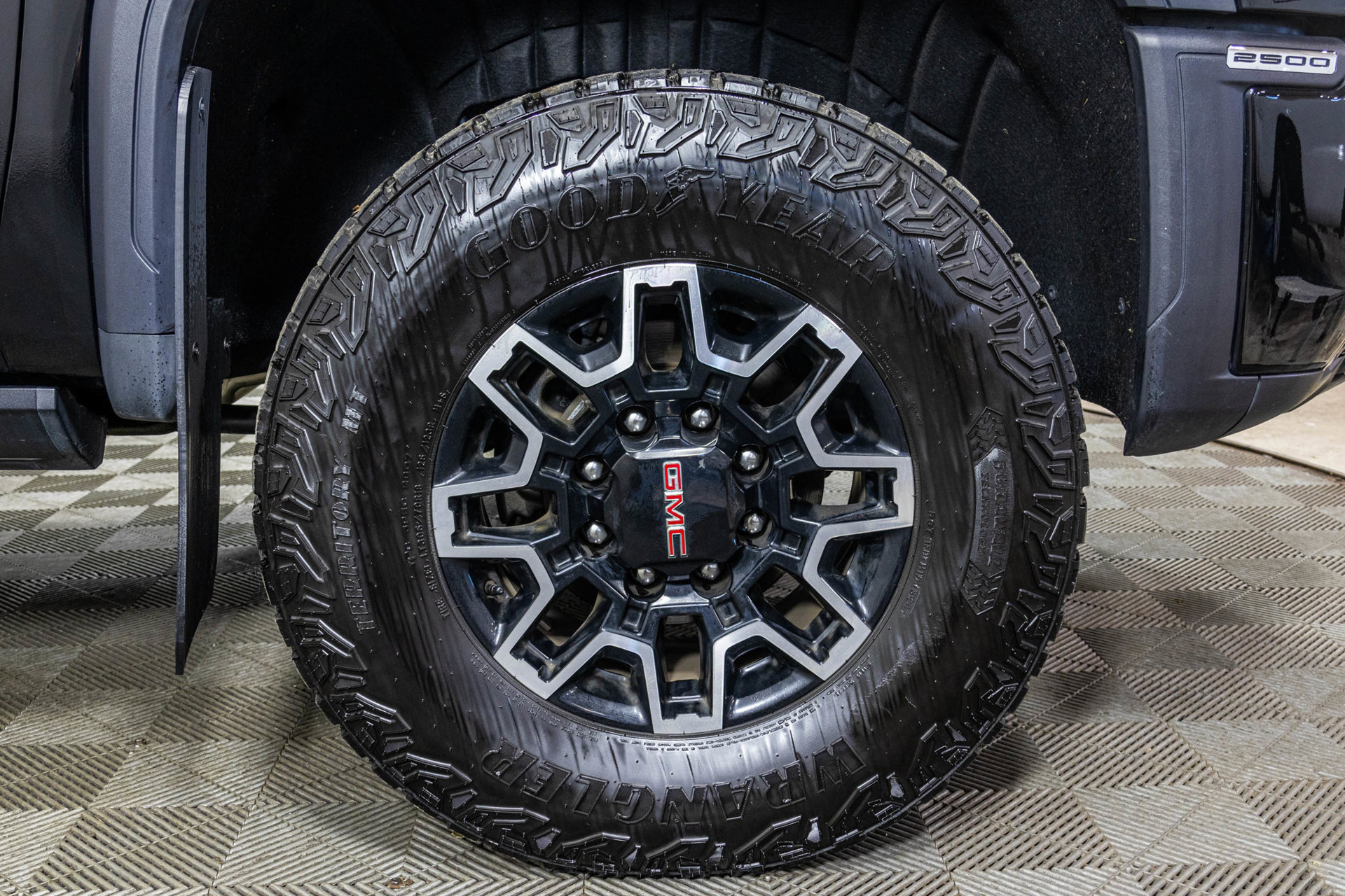 Used 2025 GMC Sierra 2500 AT4X AWD/4WD image 60