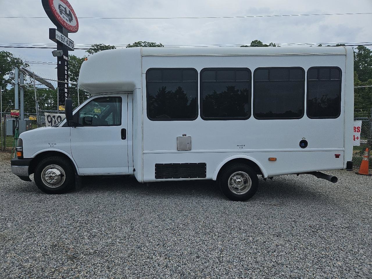 Used 2015 Chevrolet Express 3500 w/ Shuttle Bus Package RWD image 4