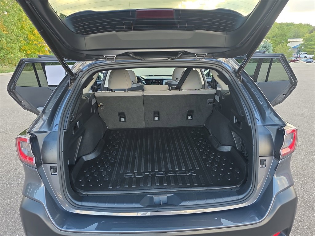 Used 2023 Subaru Outback Premium image 12