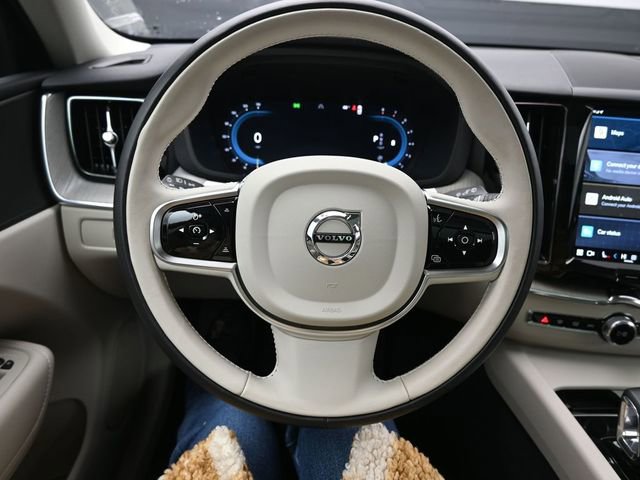 Used 2024 Volvo XC60 B5 Plus image 23