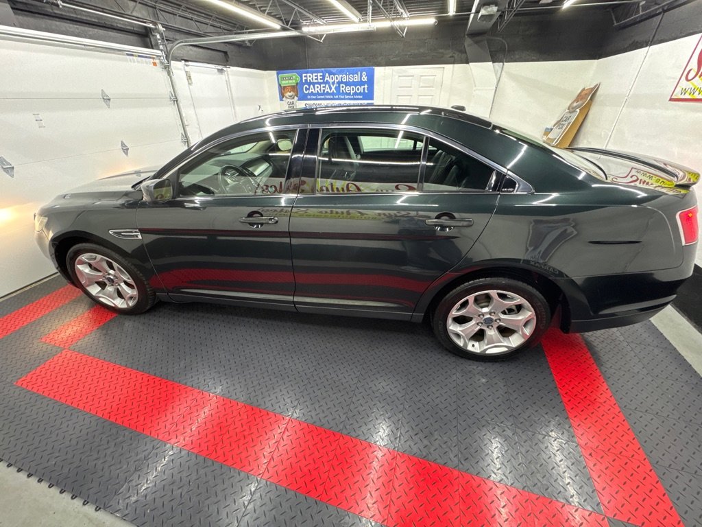 Used 2010 Ford Taurus SHO image 8