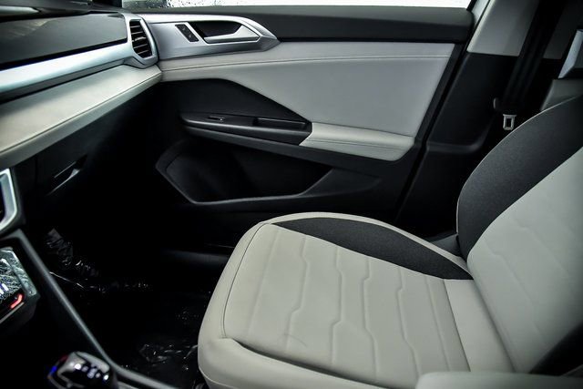 Certified 2025 Volkswagen Taos SE w/ Panoramic Sunroof Package AWD/4WD image 16