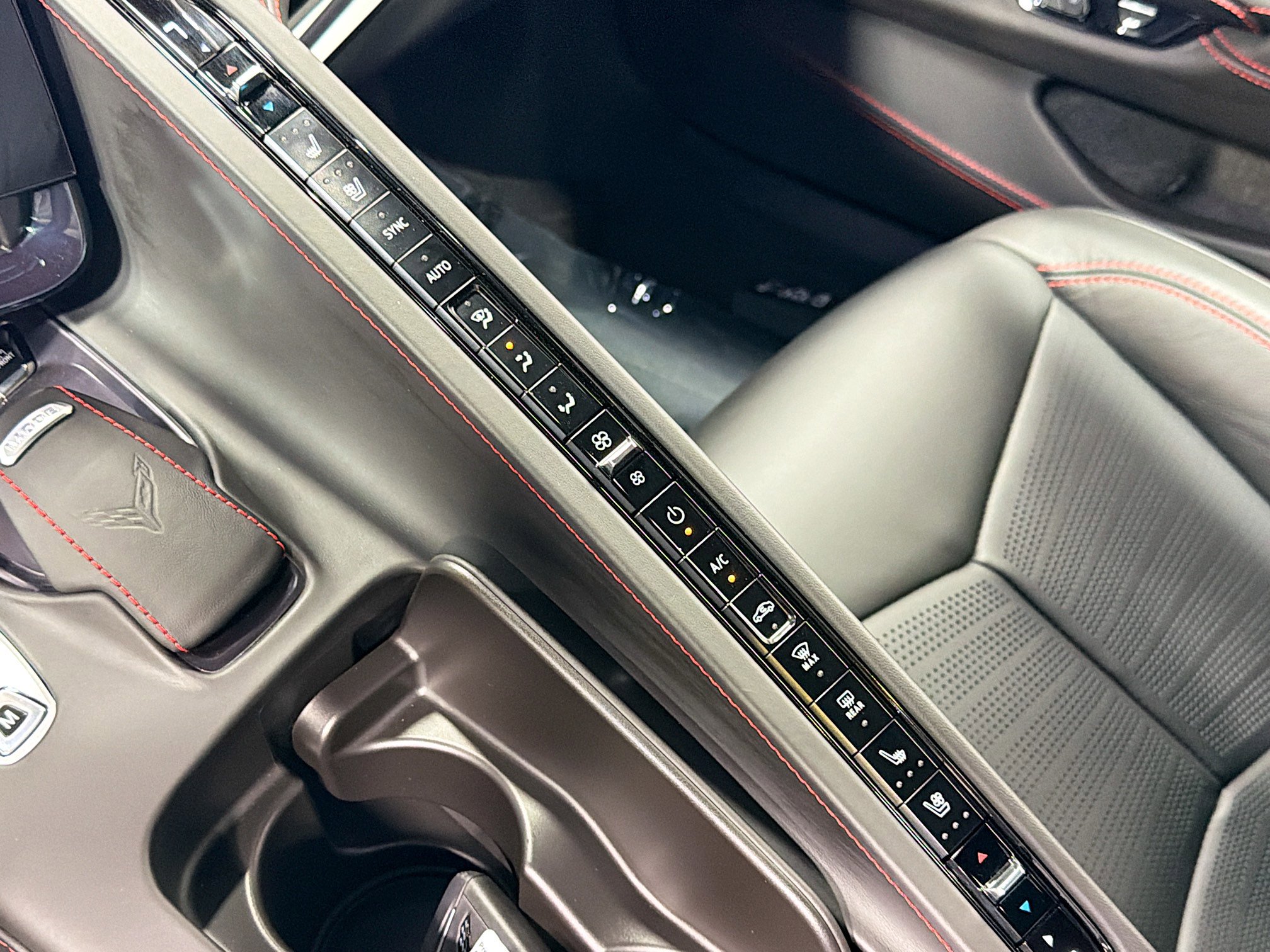 Used 2024 Chevrolet Corvette Stingray Premium Conv w/ Z51 Performance Package RWD image 29