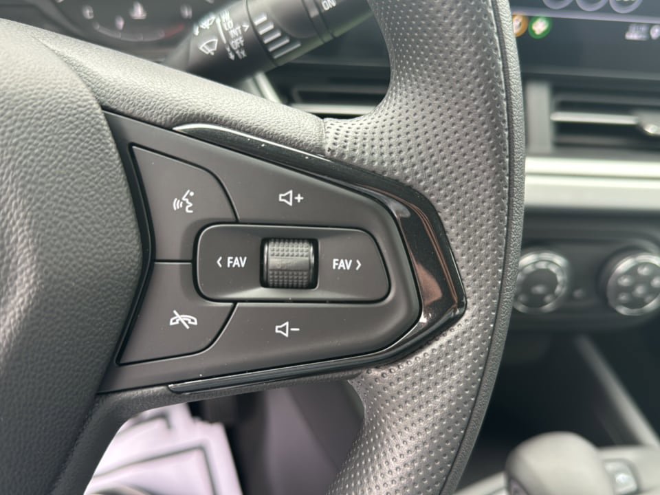 Used 2025 Chevrolet Trax LS w/ LS Convenience Package image 23
