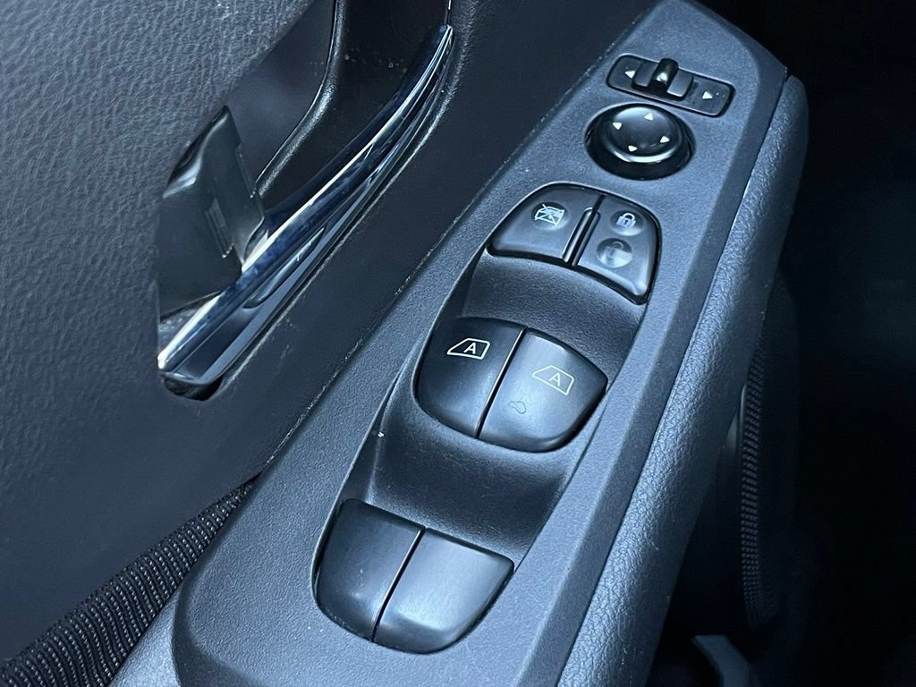 Used 2023 Nissan Kicks SV FWD image 12