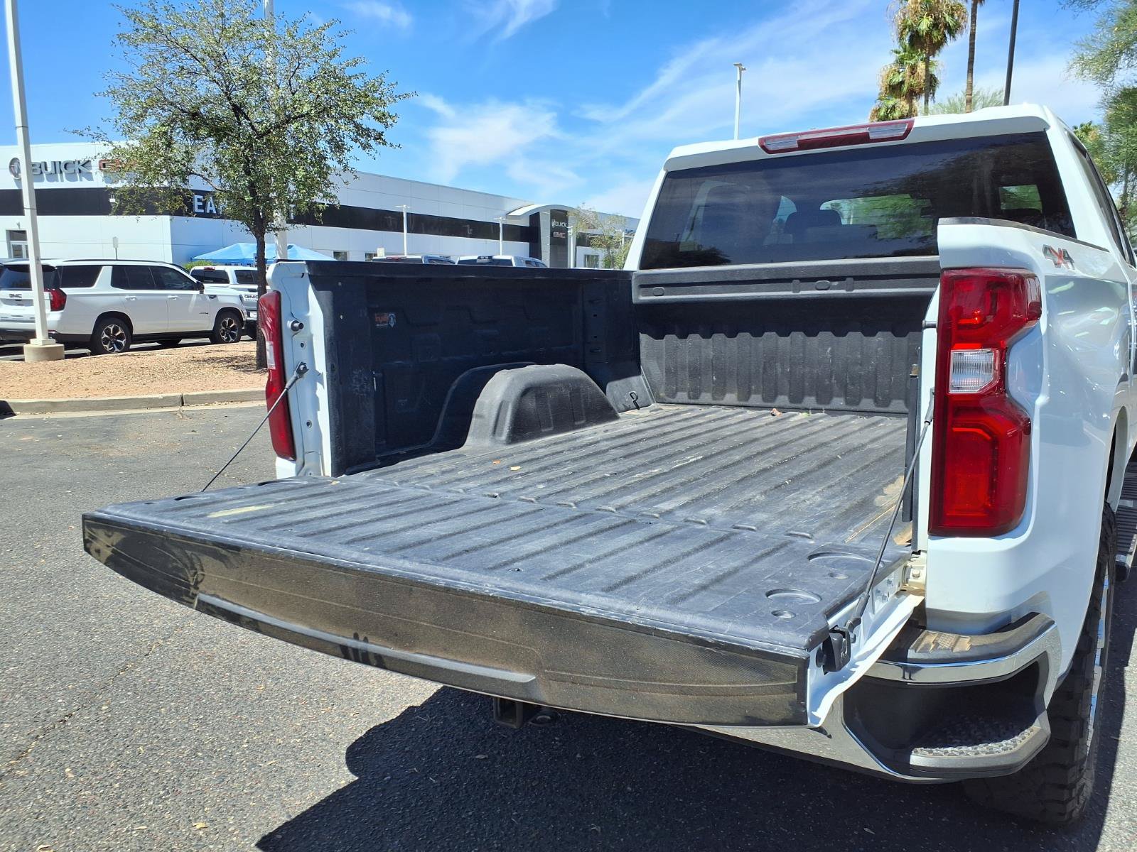 Used 2023 Chevrolet Silverado 1500 LTZ AWD/4WD image 7