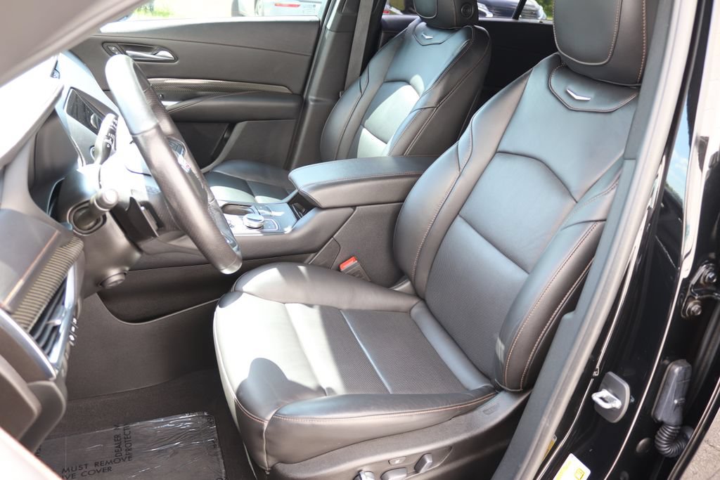 Used 2021 Cadillac XT4 Sport w/ Sun And Sound Package AWD/4WD image 4