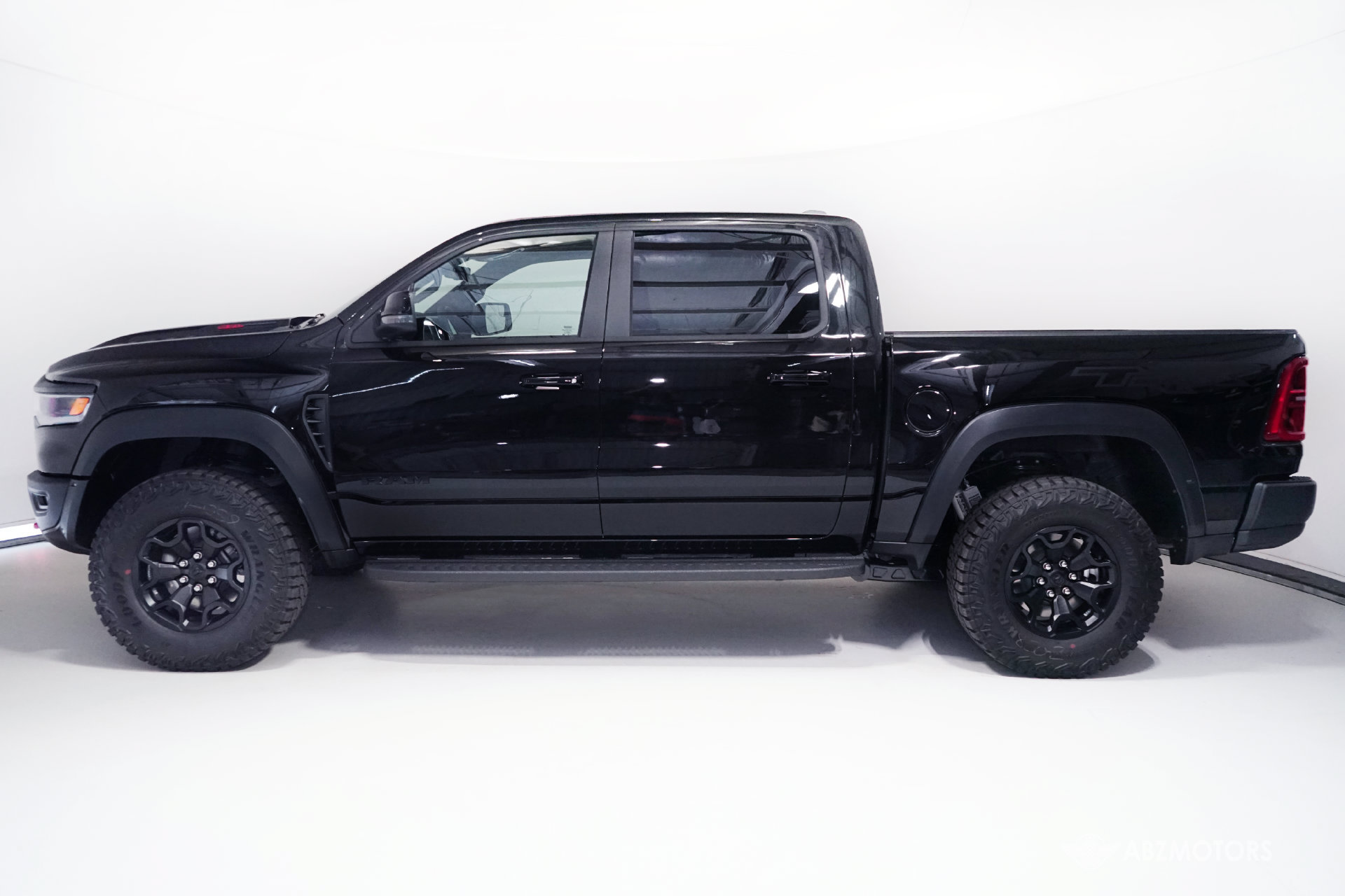 Used 2027 RAM 1500 4x4 Crew Cab image 4