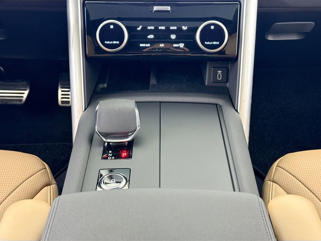 Used 2026 Land Rover Discovery Limited Edition image 12