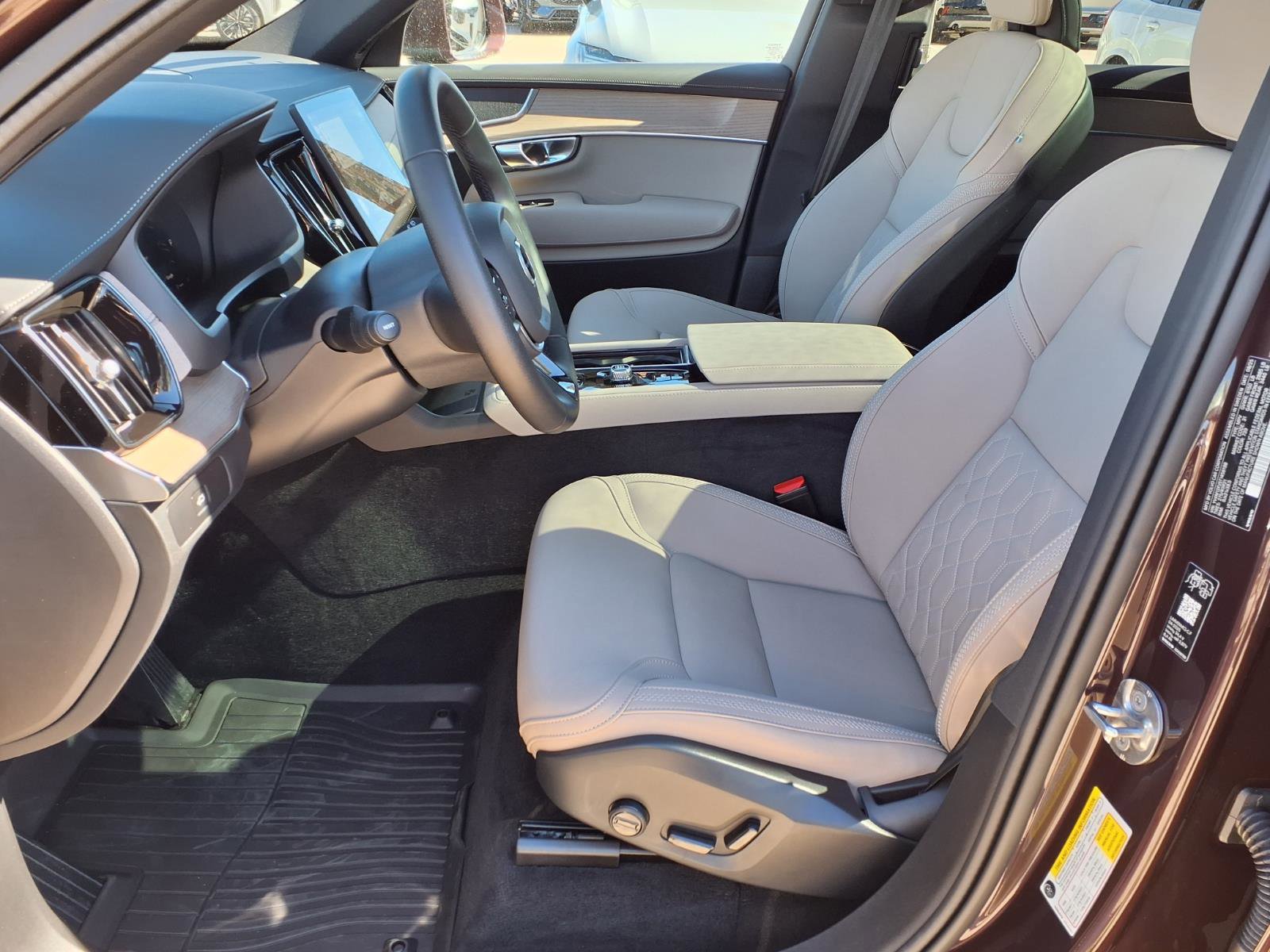 New 2026 Volvo XC90 B5 Core w/ Protection Package Premier image 13