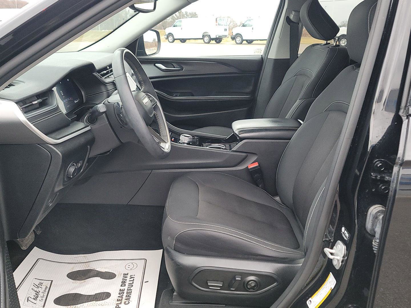 Used 2023 Jeep Grand Cherokee Laredo w/ Luxury Tech Group I image 17