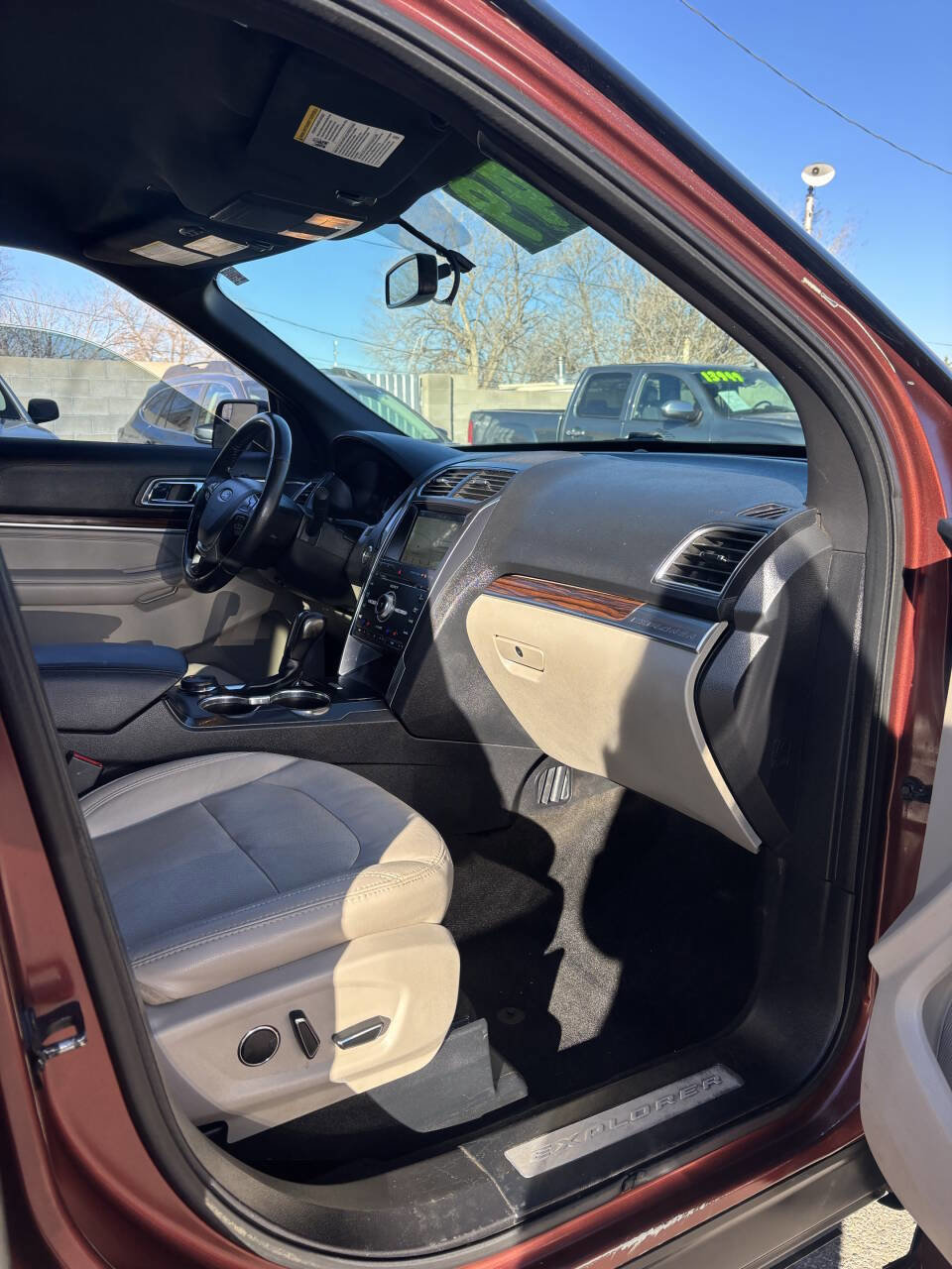 Used 2018 Ford Explorer Limited image 16