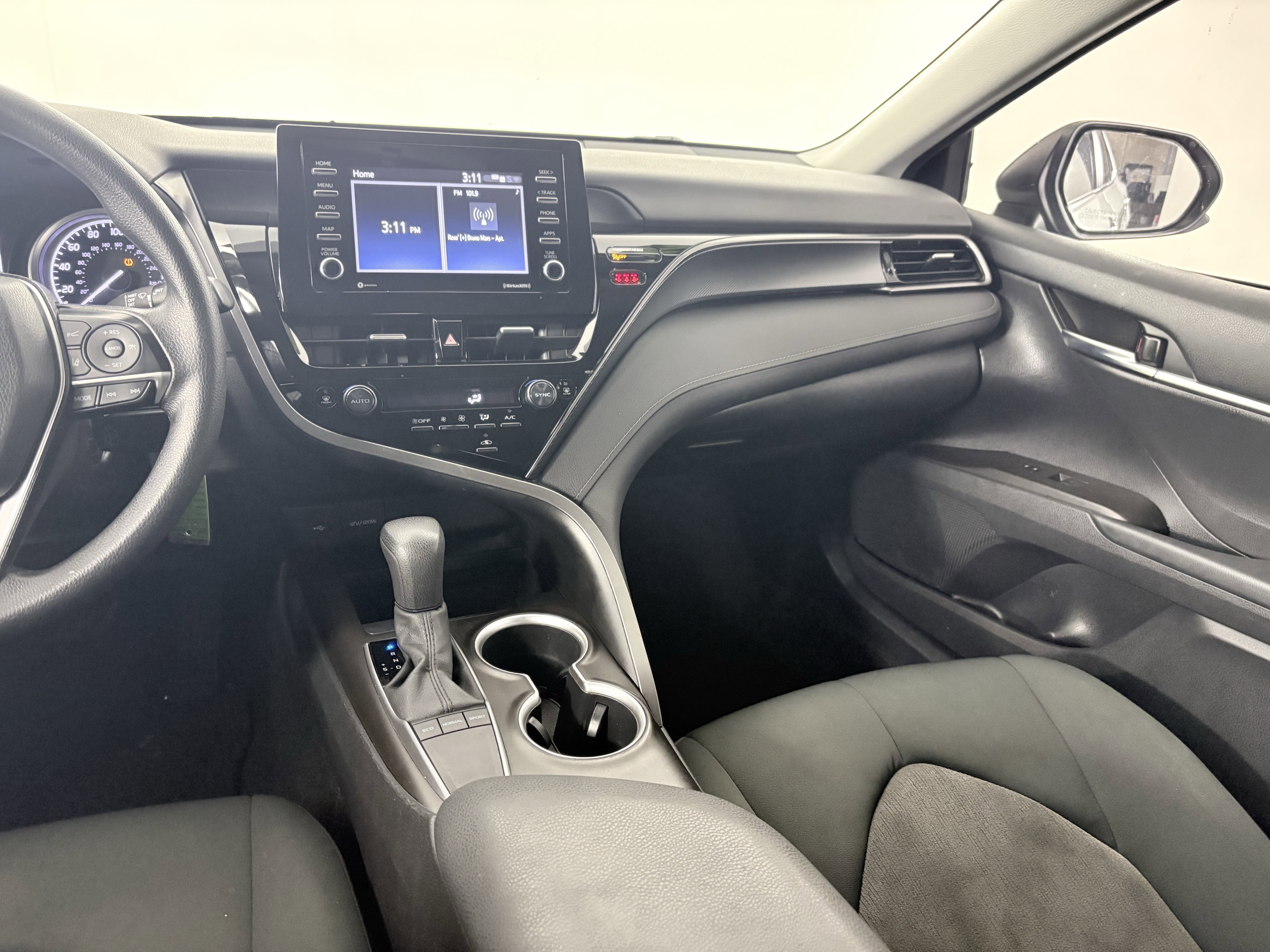 Used 2022 Toyota Camry LE image 29