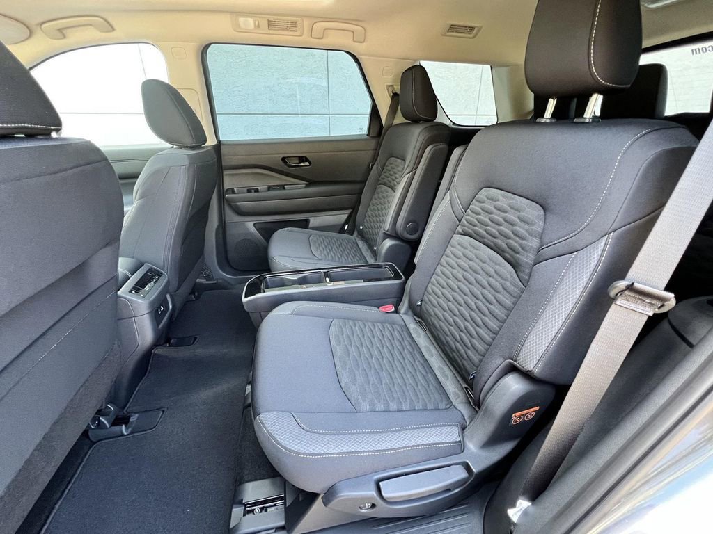 New 2025 Nissan Pathfinder SV w/ SV Premium Package image 28