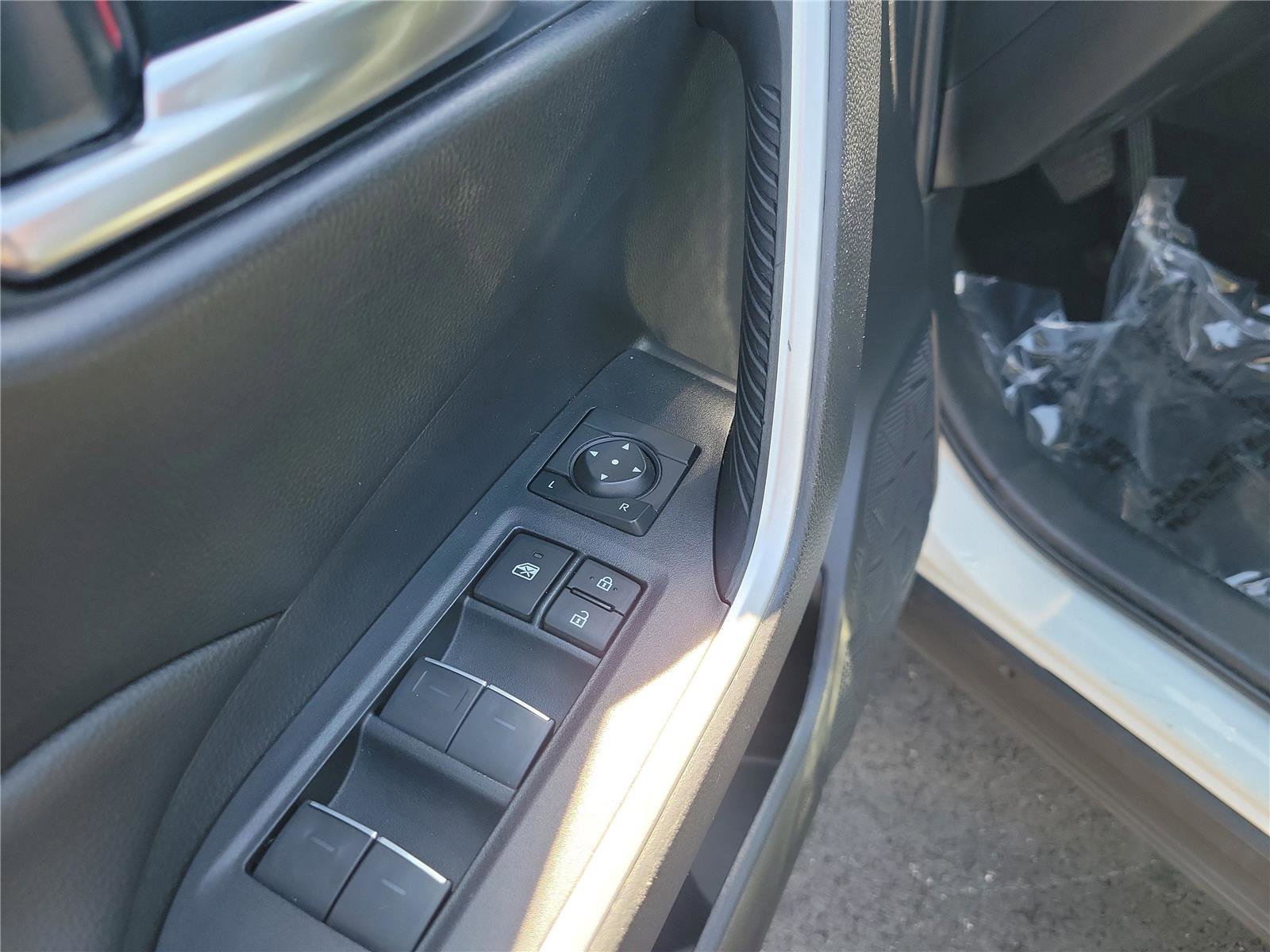 Used 2024 Toyota RAV4 XLE FWD image 20