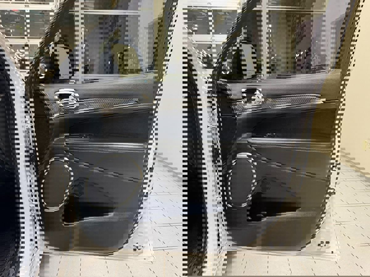 Used 2014 Jeep Grand Cherokee SRT8 image 15