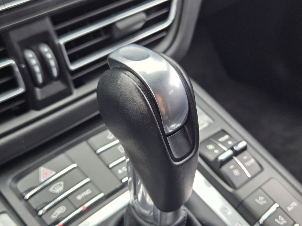 Used 2020 Porsche Macan Base image 26