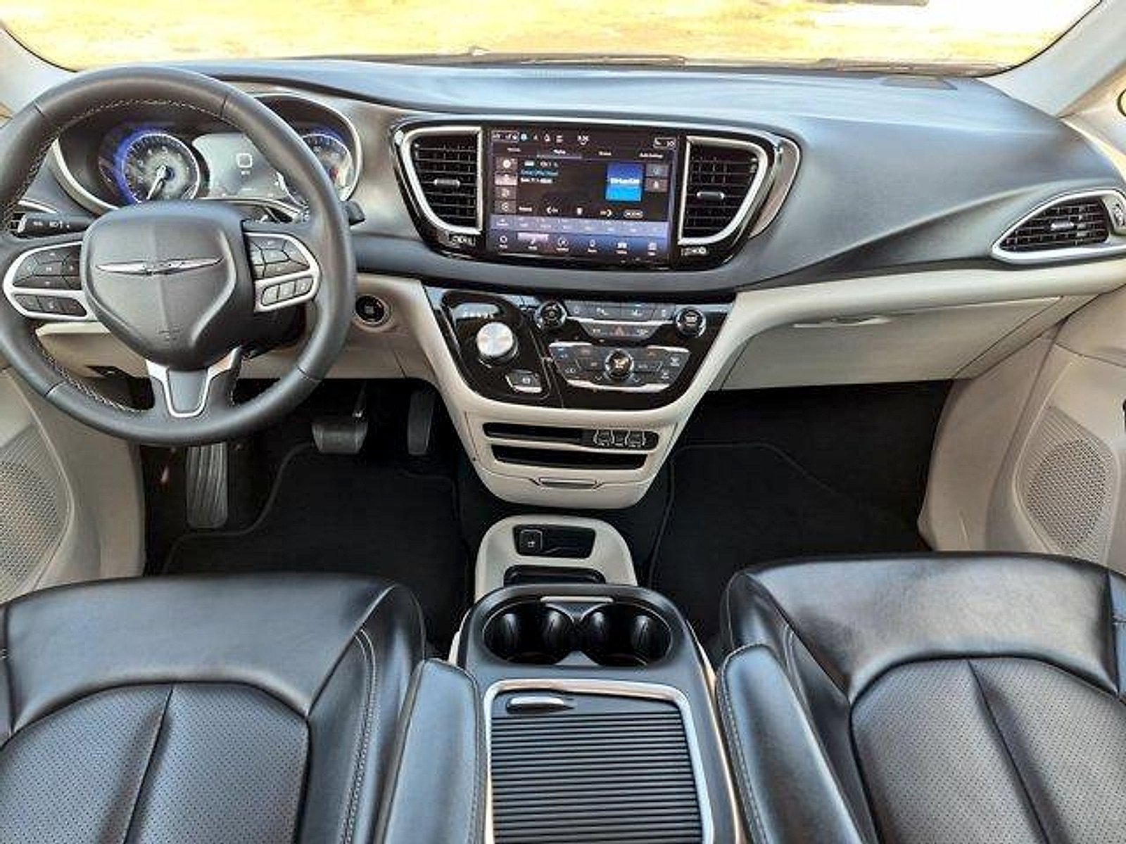 Used 2023 Chrysler Pacifica Touring-L FWD image 19