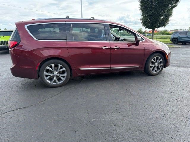 Used 2019 Chrysler Pacifica Limited w/ Tire & Wheel Group FWD image 13