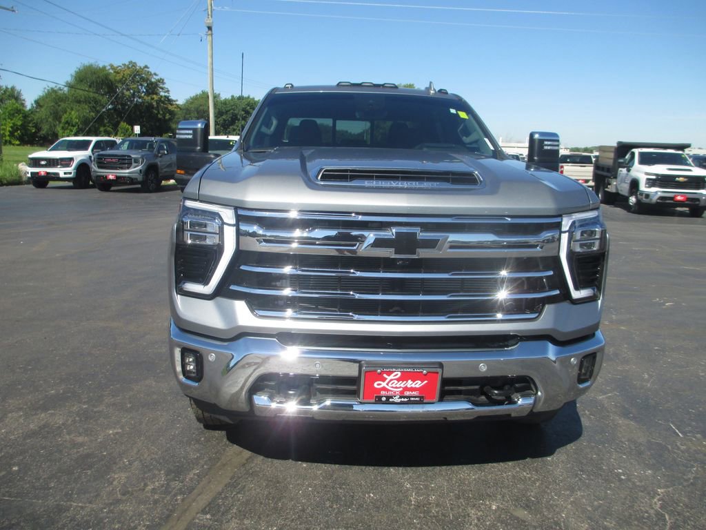 Used 2025 Chevrolet Silverado 3500 LTZ w/ LTZ Plus Package AWD/4WD image 14