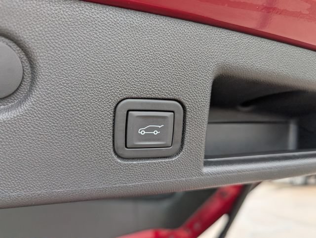 Used 2023 Chevrolet Equinox LT FWD image 9