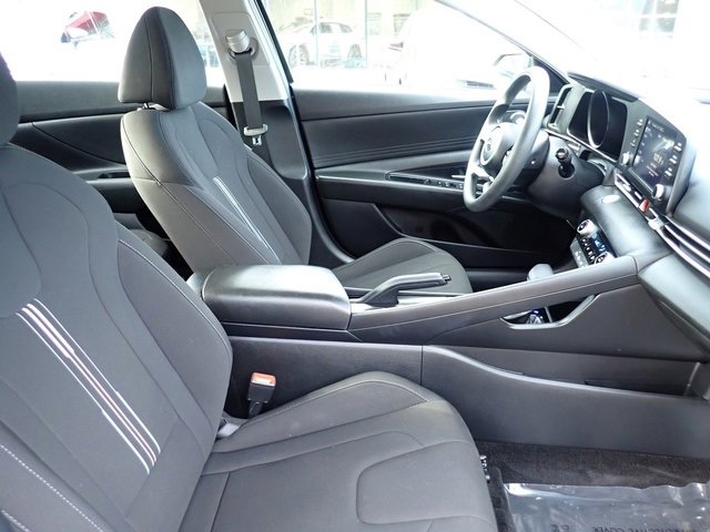 Used 2023 Hyundai Elantra SEL image 3