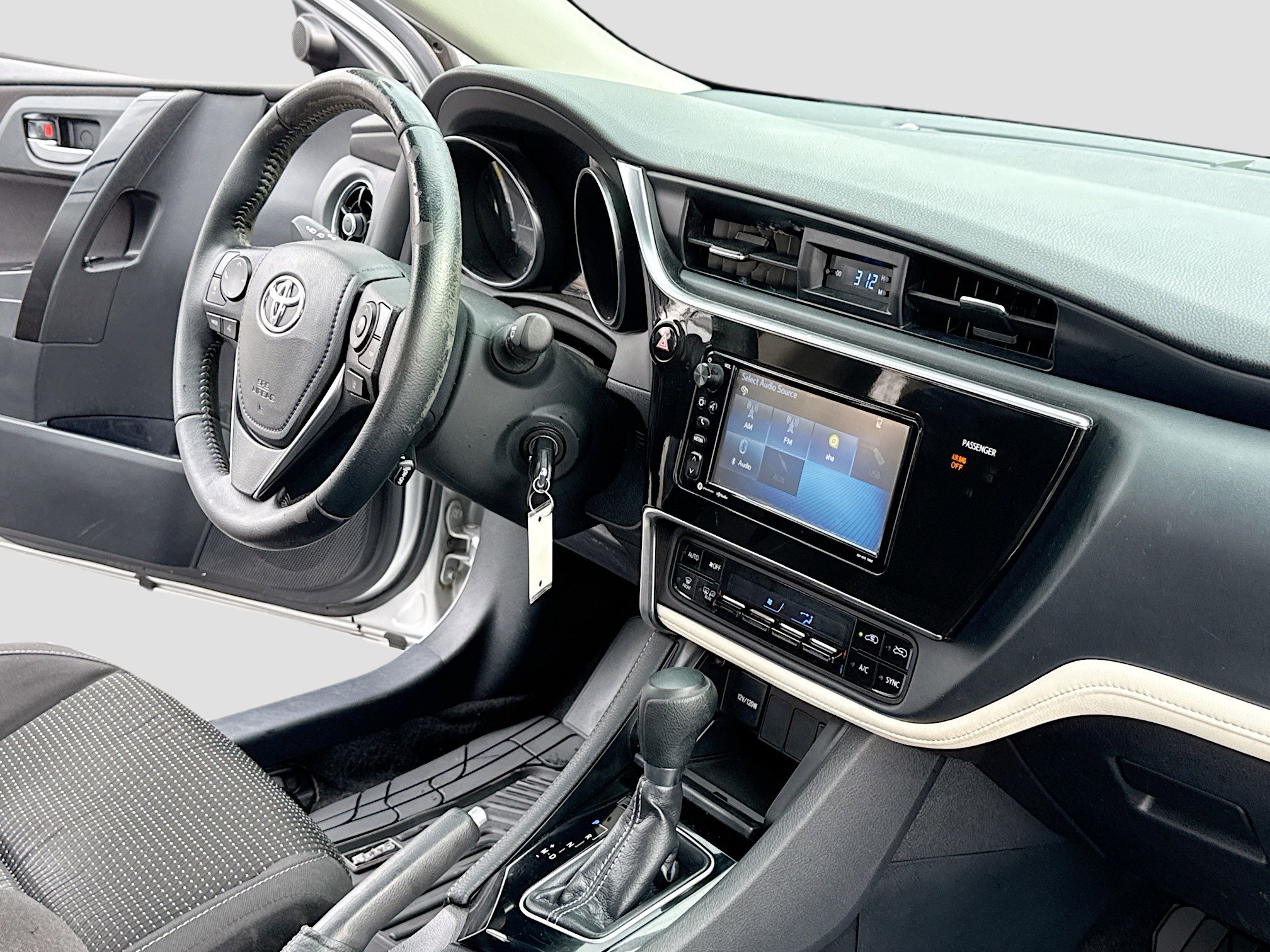 Used 2017 Toyota Corolla iM image 5