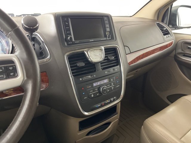 Used 2015 Chrysler Town & Country Touring-L w/ Driver Convenience Group image 14