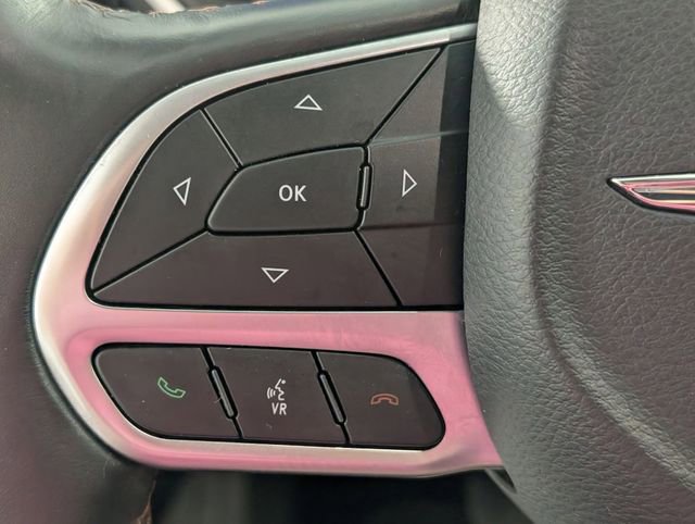 Used 2019 Chrysler Pacifica Touring-L image 15