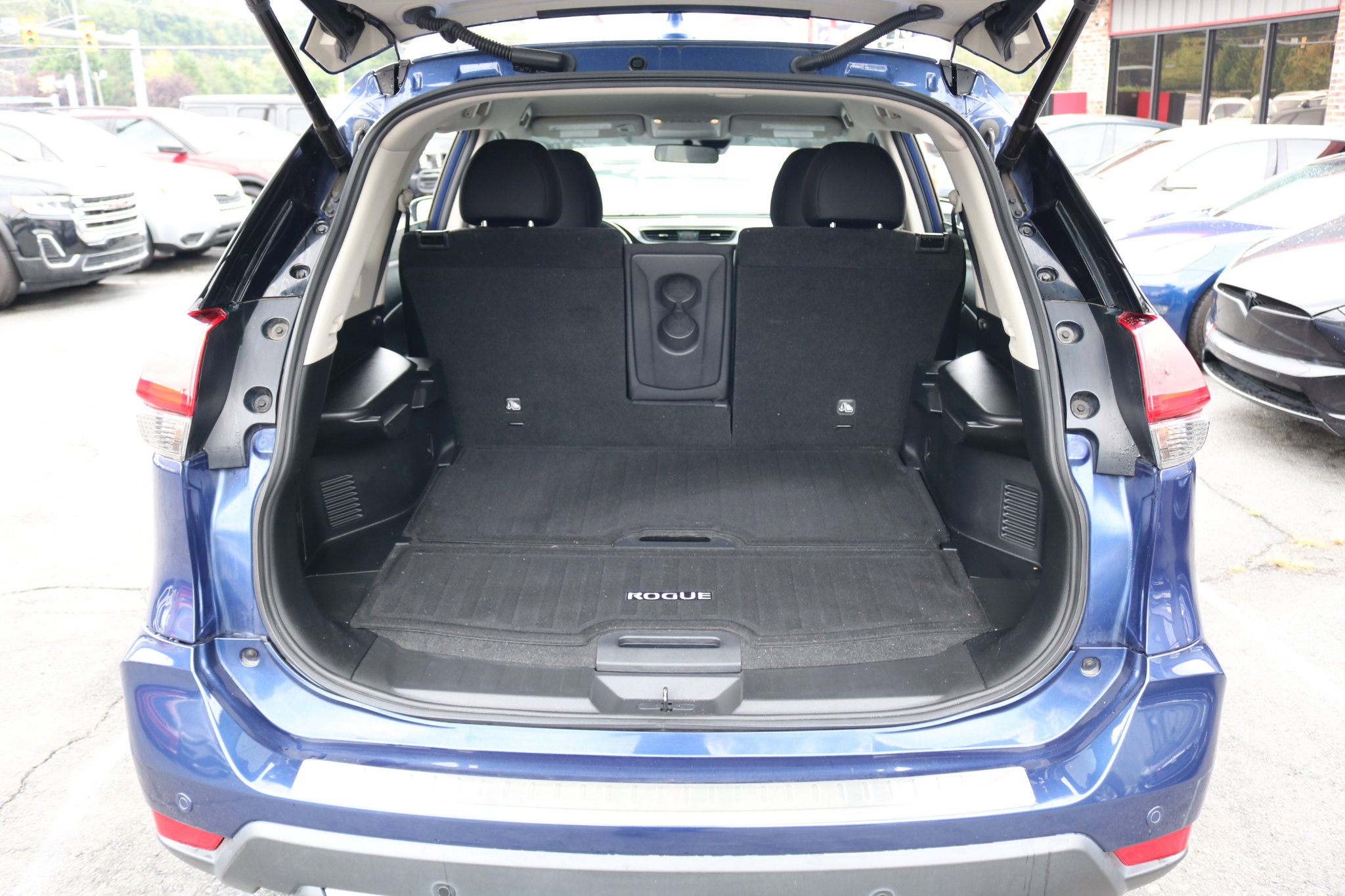 Used 2019 Nissan Rogue SV image 36