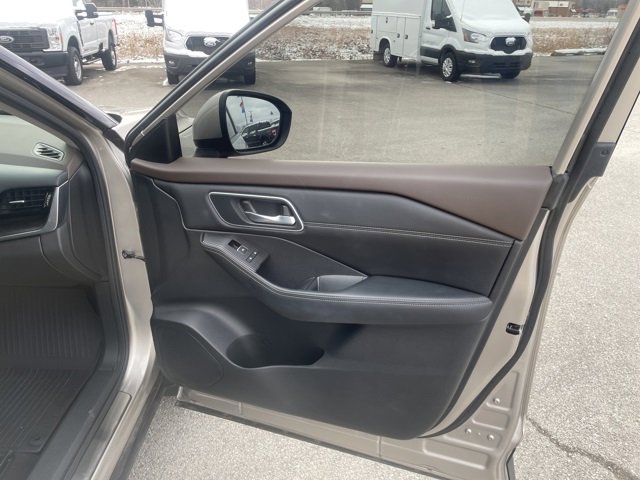 Used 2023 Nissan Rogue Platinum w/ Platinum Premium Package image 47