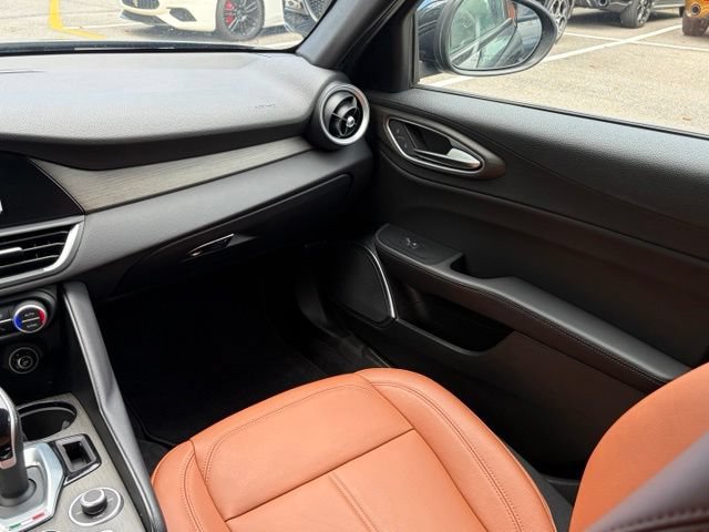 Used 2023 Alfa Romeo Giulia Ti AWD/4WD image 46