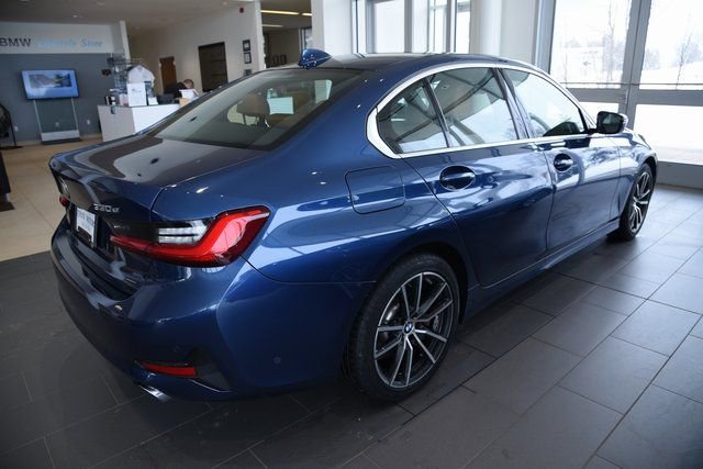 Used 2021 BMW 330e xDrive w/ Premium Package image 3