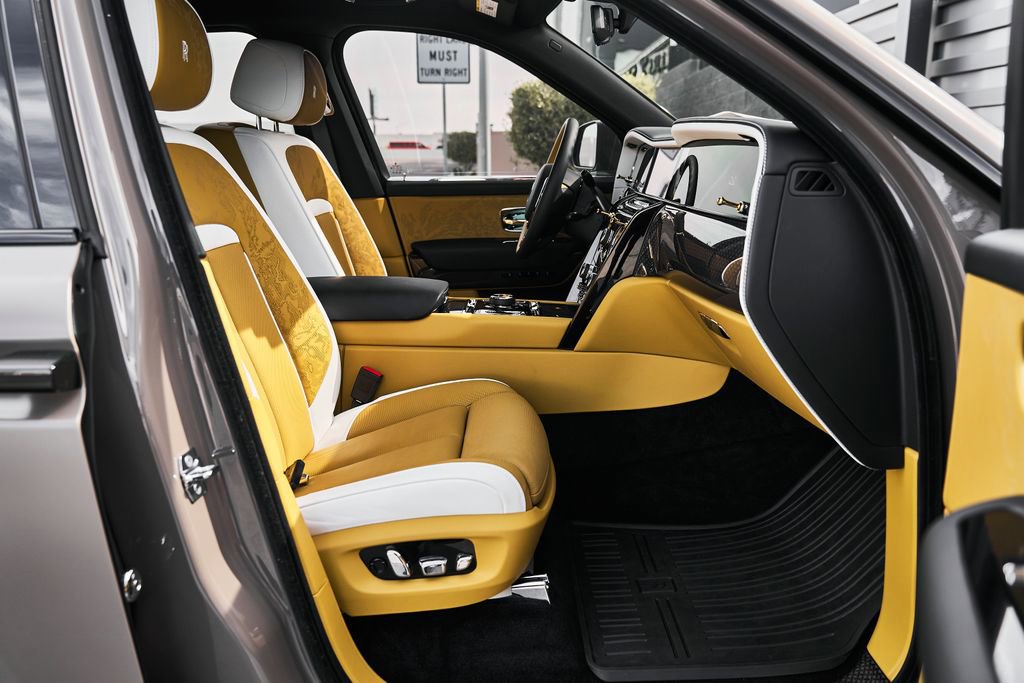 Used 2026 Rolls-Royce Cullinan Black Badge image 18