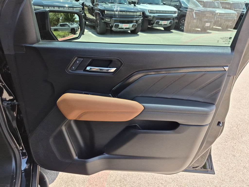 Used 2025 GMC Canyon AT4 w/ Nightfall Edition AWD/4WD image 38