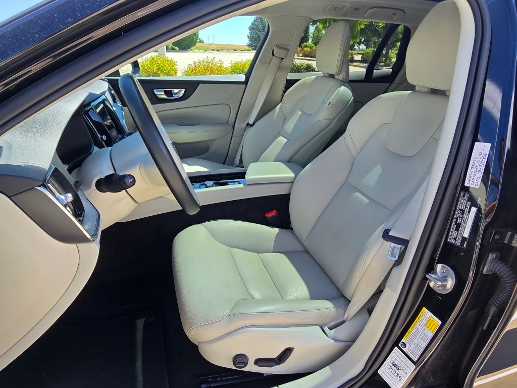 Used 2025 Volvo V60 B5 Cross Country Plus AWD/4WD image 14