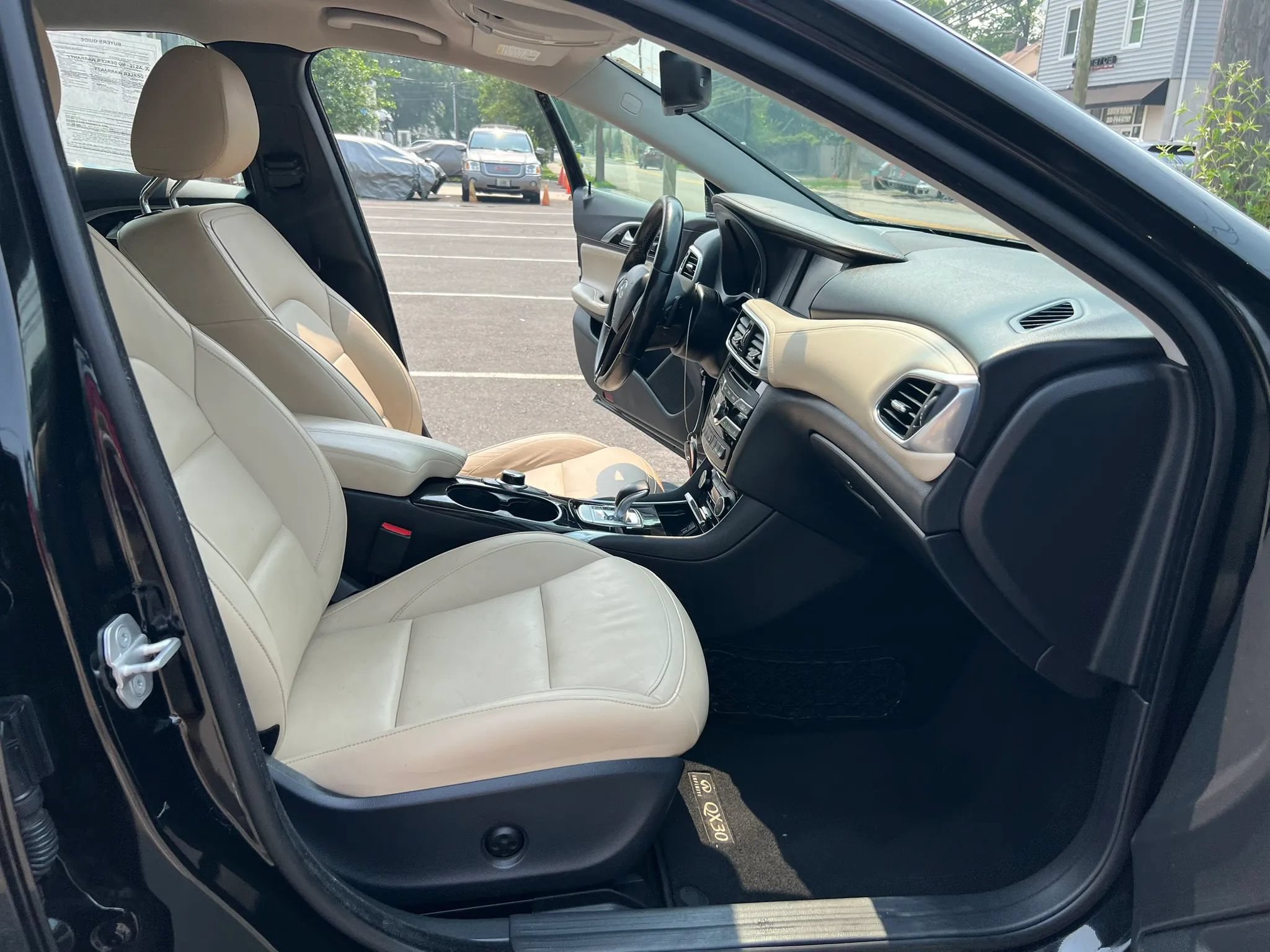 Used 2018 INFINITI QX30 Premium w/ Navigation Package AWD/4WD image 30