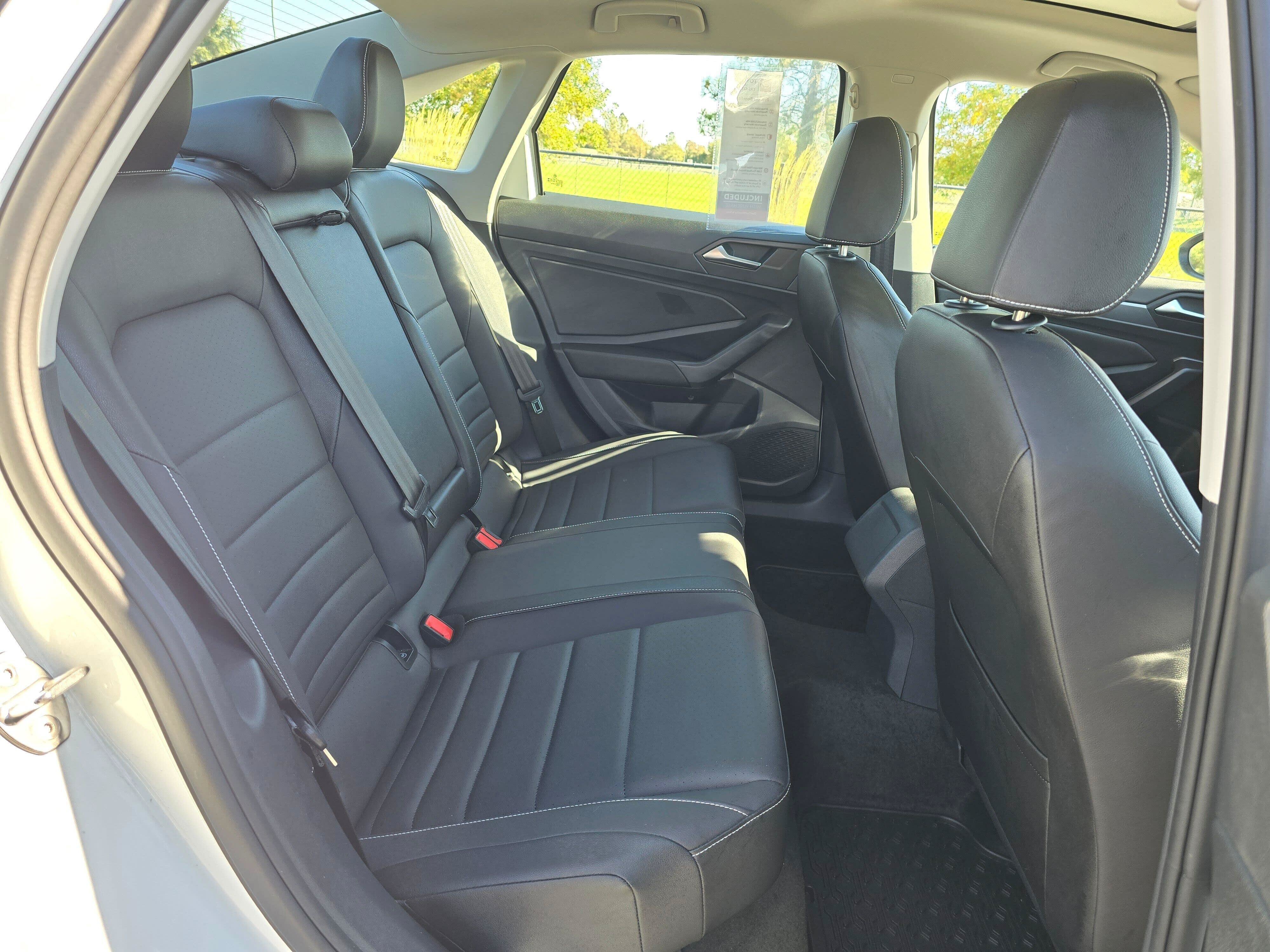 Used 2024 Volkswagen Jetta SE w/ Panoramic Sunroof Package FWD image 11