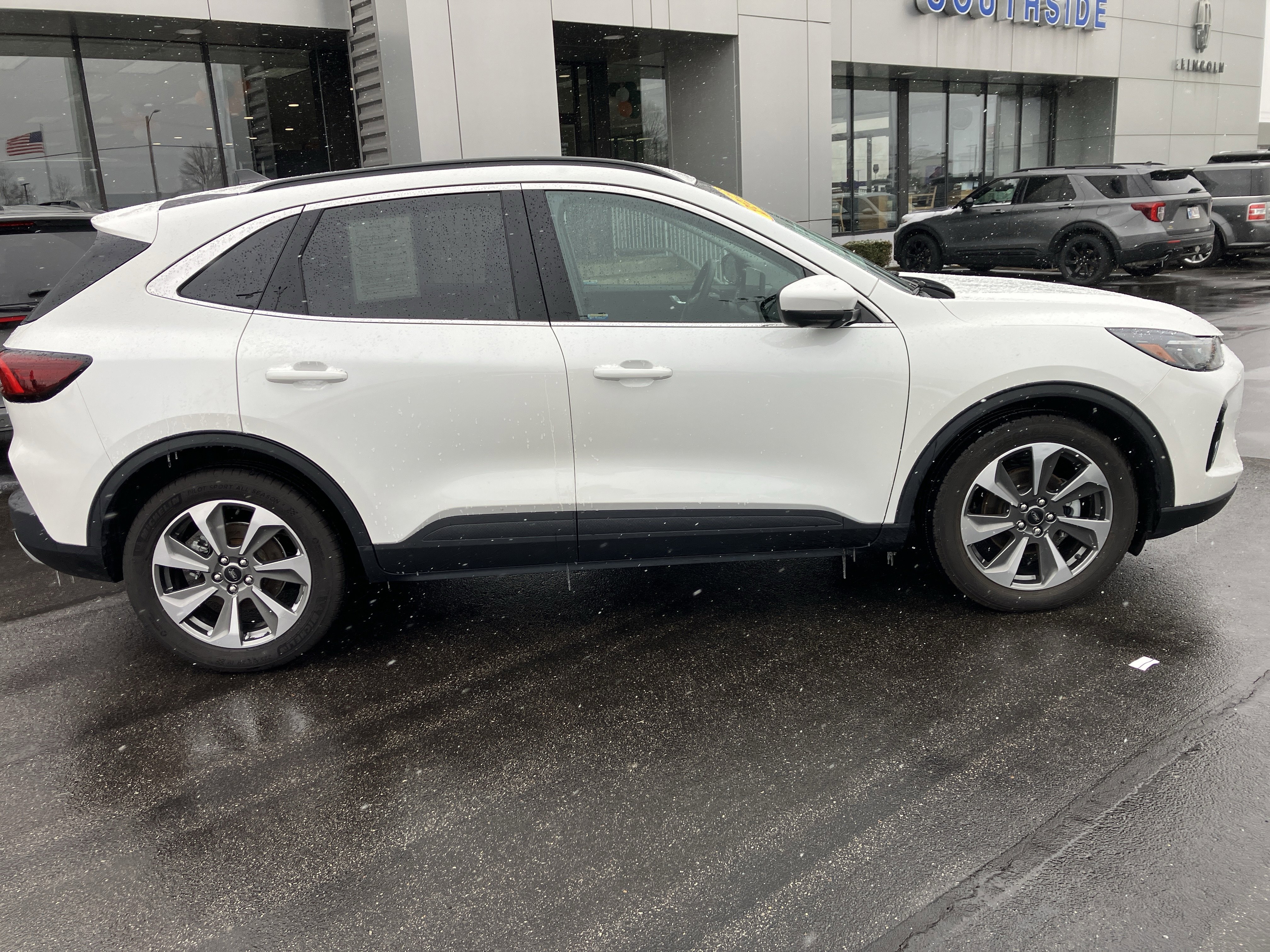 Used 2023 Ford Escape Platinum image 8