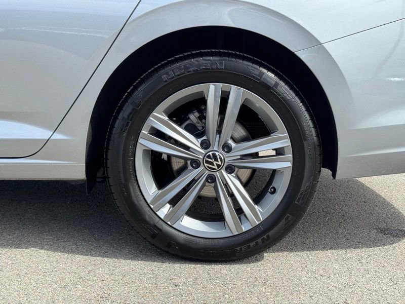 Used 2024 Volkswagen Jetta SE image 34