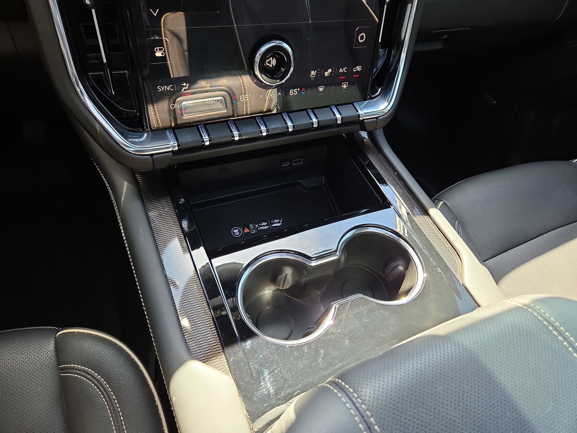 Used 2025 GMC Yukon Elevation w/ Elevation Premium Package image 22