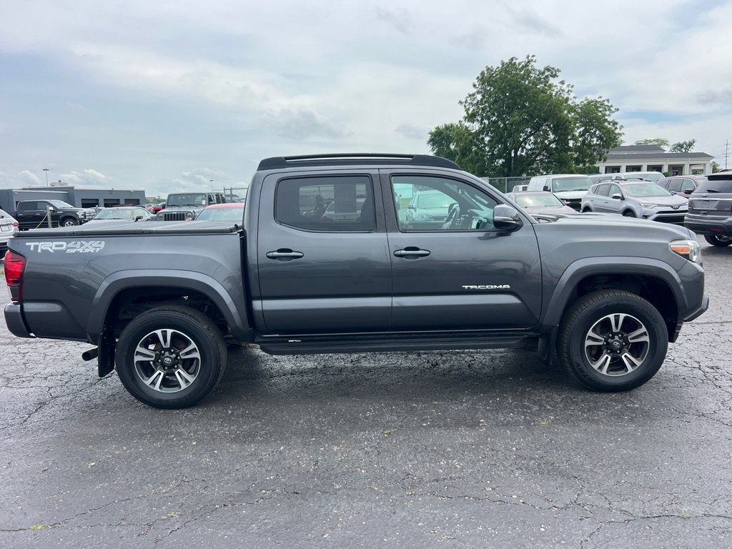 Used 2018 Toyota Tacoma TRD Sport AWD/4WD image 8