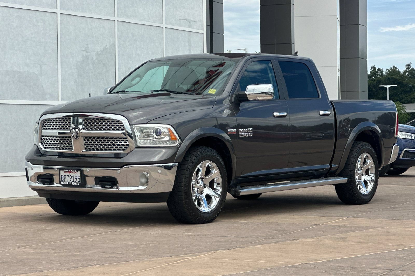 Used 2014 RAM 1500 Laramie w/ Convenience Group AWD/4WD image 8