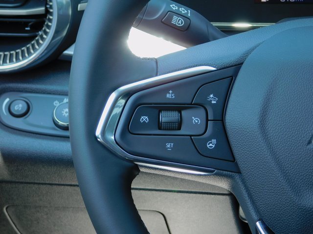 New 2025 Chevrolet Trax ACTIV w/ Driver Confidence Package image 17