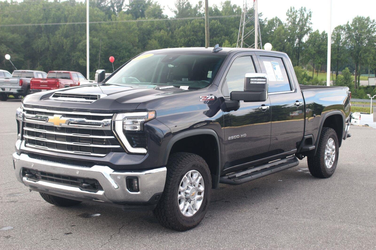 Used 2024 Chevrolet Silverado 2500 LTZ w/ LTZ Convenience Package AWD/4WD image 3