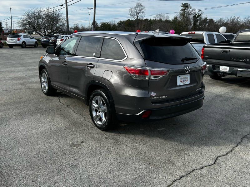 Used 2015 Toyota Highlander Limited image 3