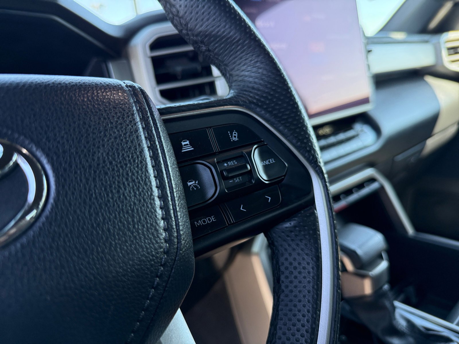 Used 2025 Toyota Tundra Limited AWD/4WD image 17