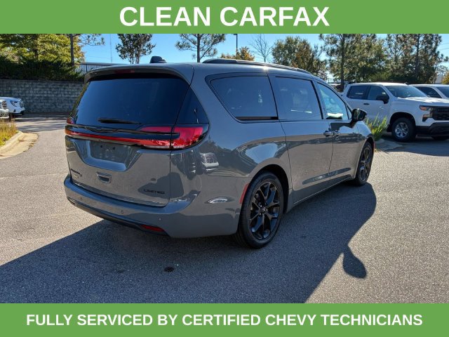 Used 2025 Chrysler Pacifica Limited FWD image 4
